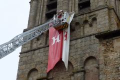 La montée du drapeau  ostensionnaire